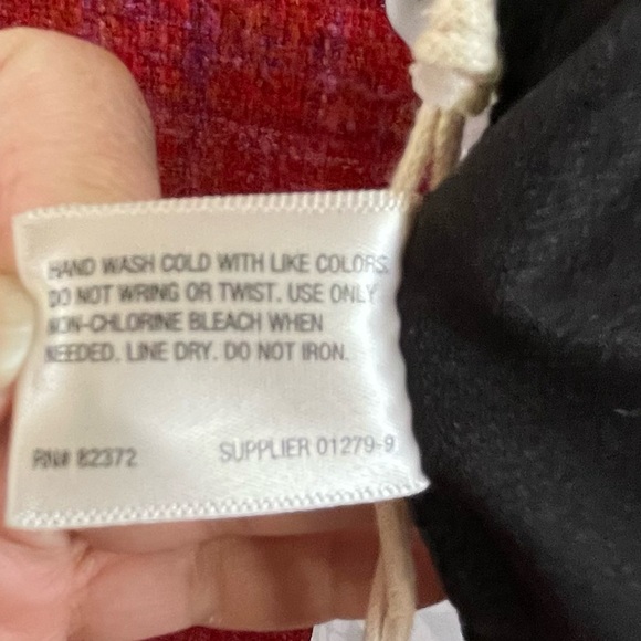 Swim Suit Top Size 24 St. John Bay NWT Ruffles Adjustable Straps Bra Black/White - Picture 10 of 11